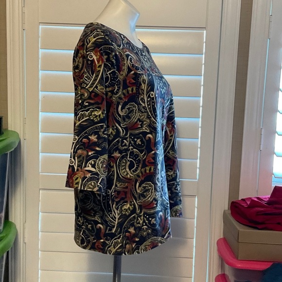 Chic Paisley Women's Blouse - Picture 2 of 7